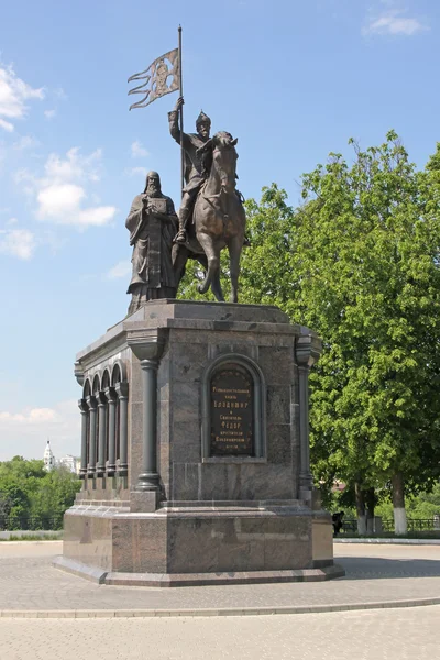 Vladimir 伟大和圣费奥多尔在 Vladimir 纪念碑 — 图库照片