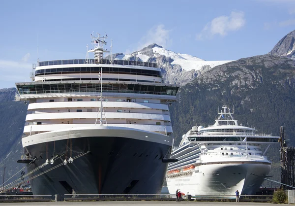 Gigantische cruiseschepen Stockafbeelding