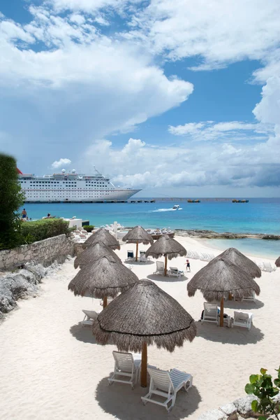 Vista Una Playa Turística Vacía Junto Muelle Cruceros Isla Cozumel — Foto de Stock
