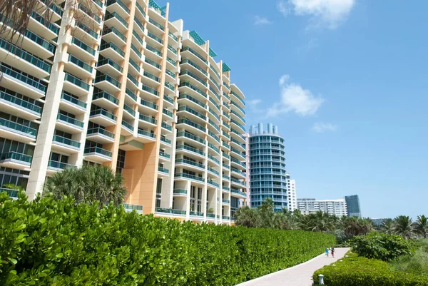 Promenade Ensoleillée Verte Long Océan Dans Station Miami Beach District — Photo