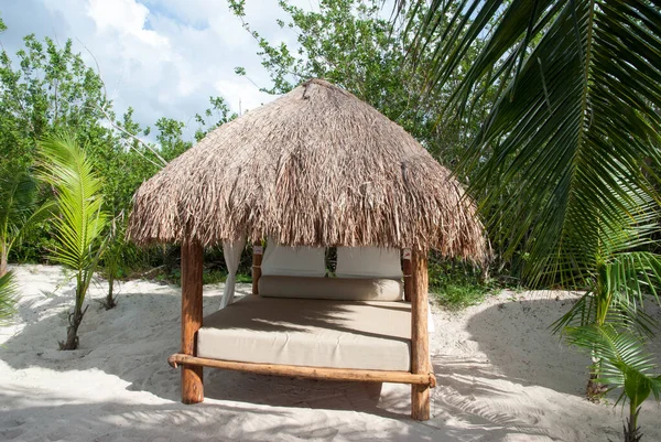 View Empty Massage Bed Straw Roof Cozumel Island Beach Mexico — Stock Photo, Image