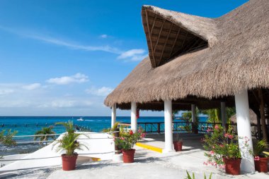 Cozumel Adası 'ndaki San Miguel şehrinin geleneksel saman çatısı..