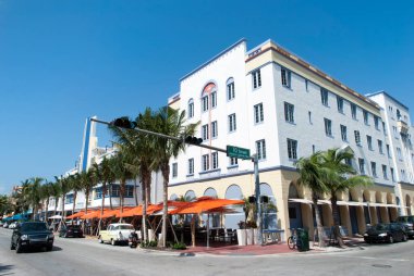 10. Cadde ve Miami South Beach 'teki ünlü Ocean Drive kavşağı.).