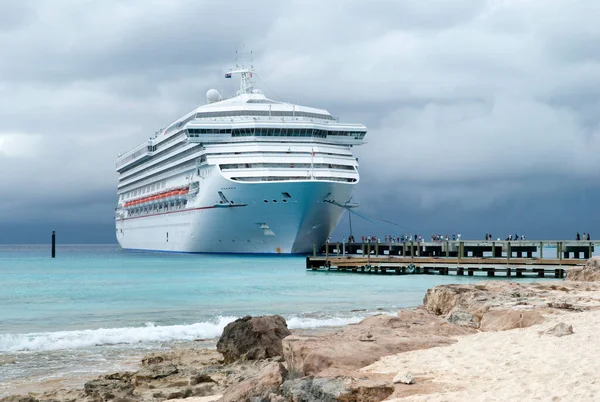 Toeristen Lopen Van Het Cruiseschip Heen Weer Naar Grand Turk — Stockfoto