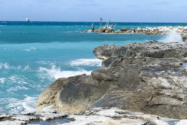View Waves Hitting Eroded Grand Bahama Island Shore House Ruins — Stock Photo, Image