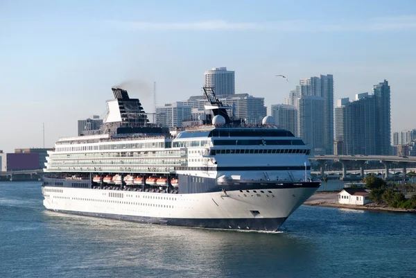 Vista Crucero Que Sale Del Centro Miami Atardecer Florida — Foto de Stock