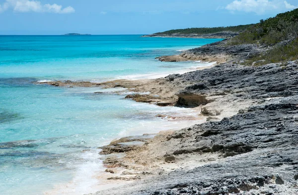 Het Uitzicht Een Wild Rotsachtig Strand Transparante Wateren Half Moon — Stockfoto