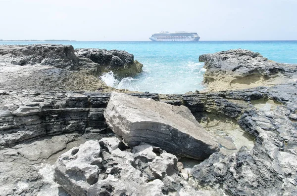 Vista Isla Half Moon Cay Costa Rocosa Crucero Fondo Bahamas —  Fotos de Stock