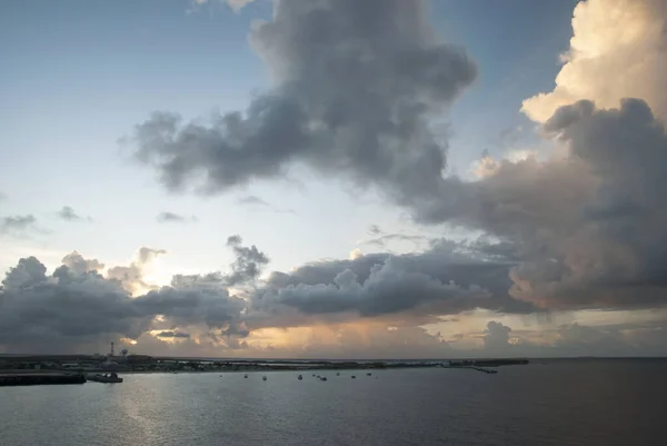 Het Uitzicht Pittoreske Wolken Tijdens Zonsopgang Het Eiland Grand Turk — Stockfoto