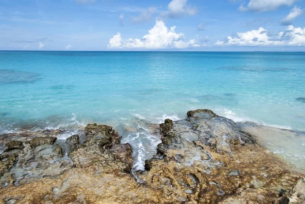 Vue Panoramique Sur Rivage Rocheux Half Moon Cay Les Eaux — Photo