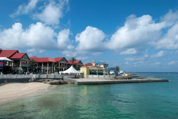 Het Uitzicht George Town Strand Een Pier Grand Cayman Resort Rechtenvrije Stockafbeeldingen