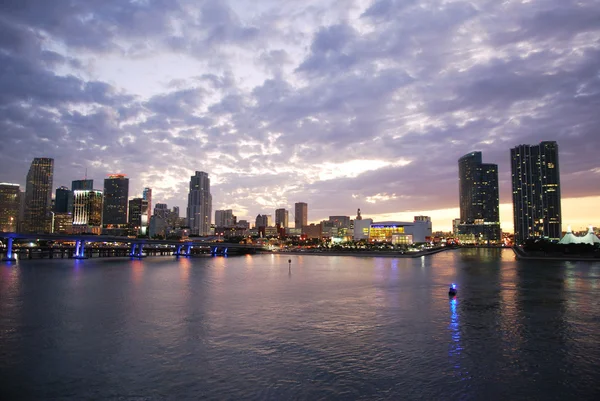 Miami gece ışık — Stok fotoğraf