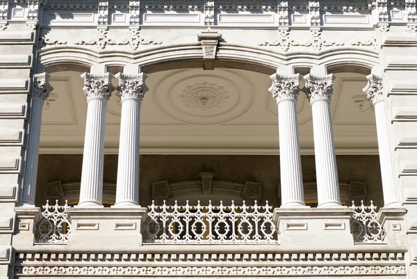 Facciata del palazzo — Foto Stock