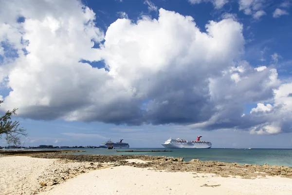 Cruise naar Grand Cayman — Stockfoto