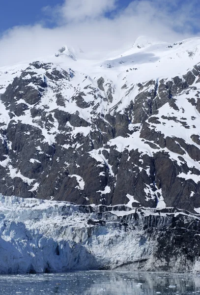 Ghiacciaio e montagne — Foto Stock