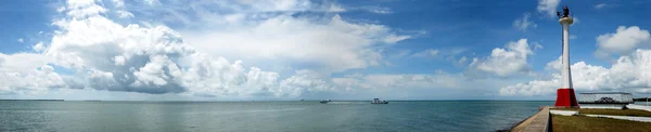 Panorama mit dem Leuchtturm — Stockfoto