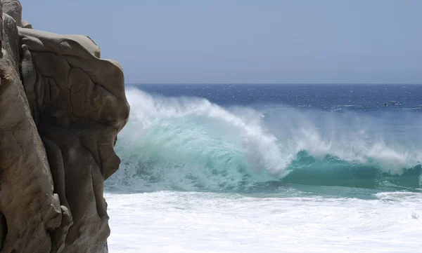 波がヒット — ストック写真