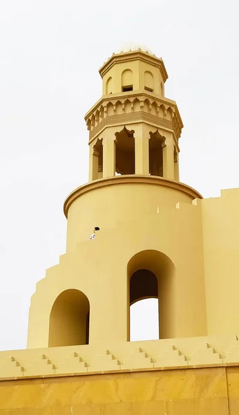 Tiro Minimalista Minarete Amarelo Doha Com Belos Detalhes Com Uma — Fotografia de Stock