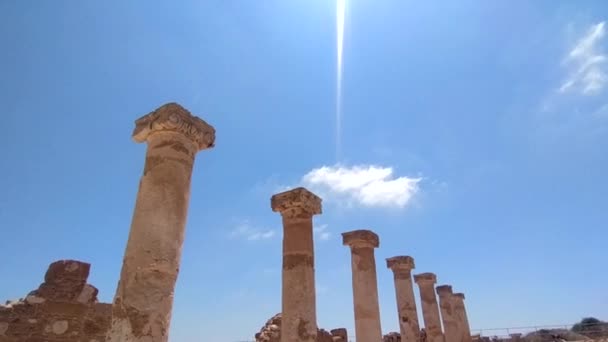 Ancient Greek Column Bright Blue Sky Background Sunny Day Tourism — Stock Video