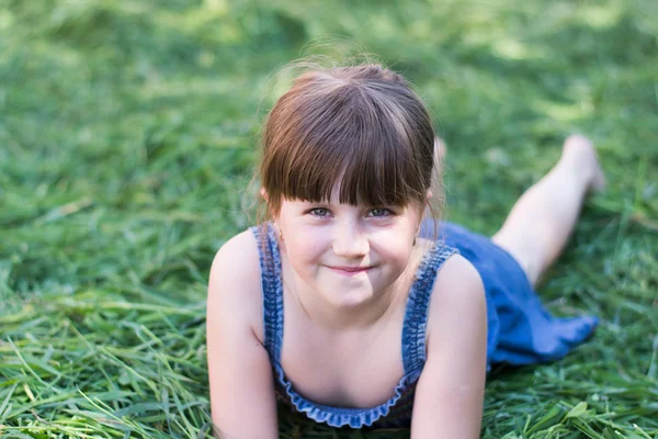 Cheerful girl on the grass — Stock Photo, Image