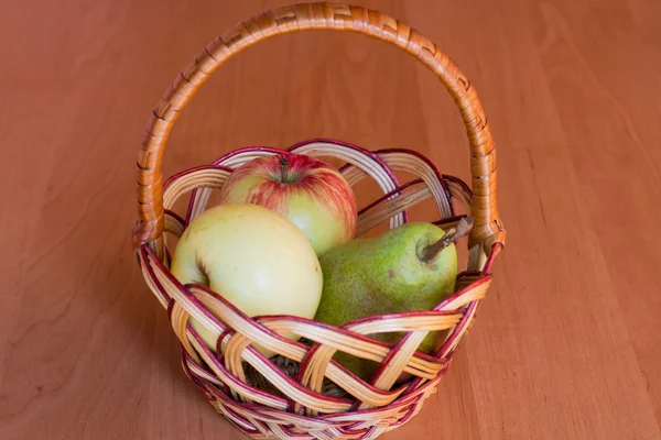 Cesta de frutas — Fotografia de Stock