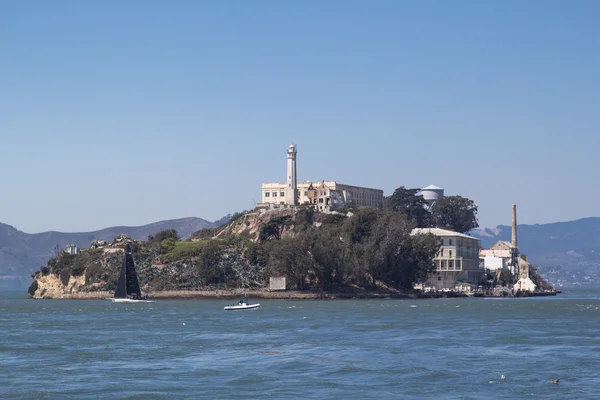 La isla de Alcatraz y la antigua prisión —  Fotos de Stock
