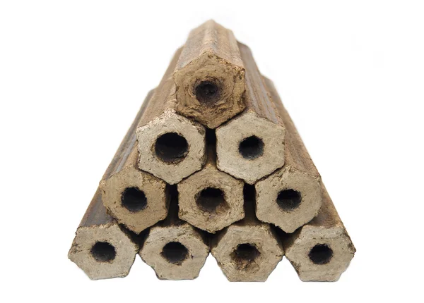 İçi boş silindir altıgen şekil şeklinde sıkıştırılmış talaş yakacak odun — Stok fotoğraf