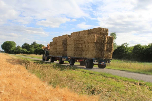 Beautiful Agricultural Scene Tractor Two Wagons Full Straw Bales Countryroad — Stock Photo, Image