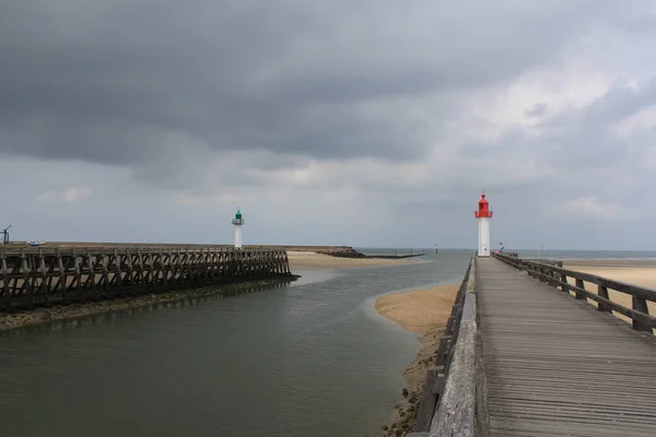 Ingang Van Vissershaven Met Twee Pijlers Vuurtorens Van Trouville Aan — Stockfoto