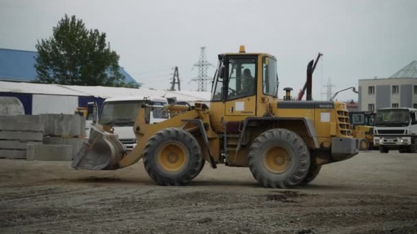 Yuzjno Sachalinsk Juli 2021 Een Komatsu Wa180 Lader Die Langs — Stockvideo