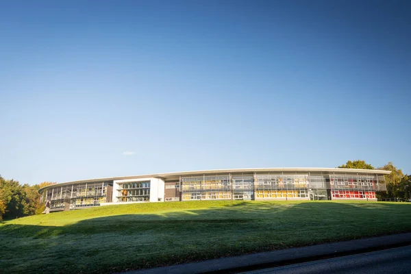 Centro de Innovación de Canterbury Edificio de oficinas de servicio moderno en terrenos de la Universidad de Kent. — Foto de Stock