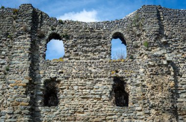 Canterbury Şatosu 'nun Canterbury, İngiltere' deki harabelerinin yan görüntüsü.