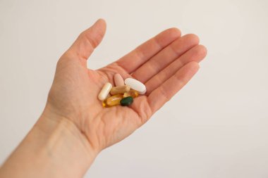 Doğurganlık takviyeleri açık bir elde tutuluyor.