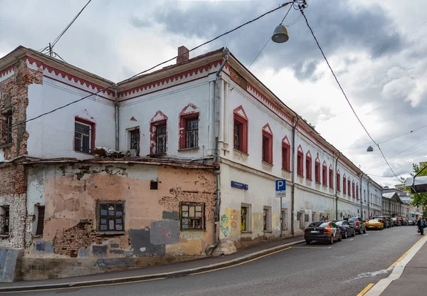 Ukrayna Odaları, 17. yüzyılın eşsiz bir mimari anıtıdır ve Moskova 'nın merkezindeki İvanovskaya Gorka' daki Khokhlovsky Yolu 'nda bulunmaktadır.. 