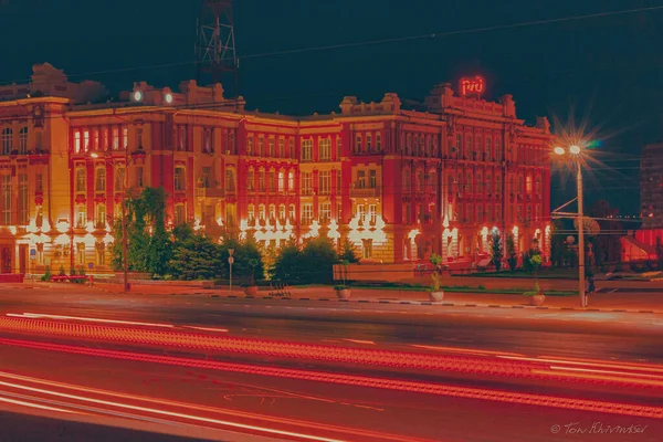 Geceleyin parlayan çiçek 