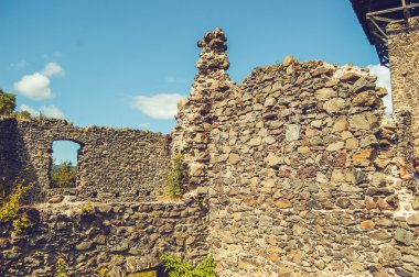 eski taş kalıntıları