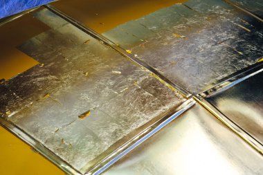 Altın surfaceb için uygulanan varak