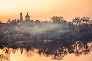 manzara kilise nehir sis