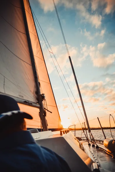 Ponte yacht al tramonto — Foto Stock