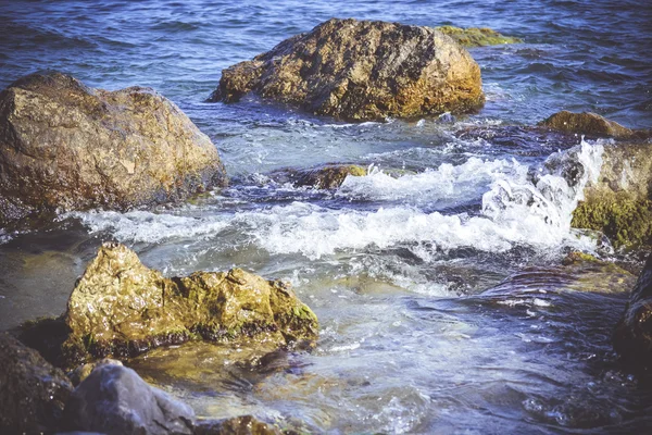 Grupo de piedras en el agua — Foto de Stock