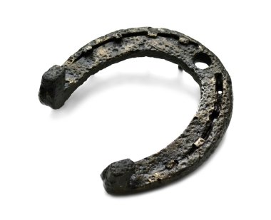 Beyaz bir arka plan üzerinde antik metal at nalı