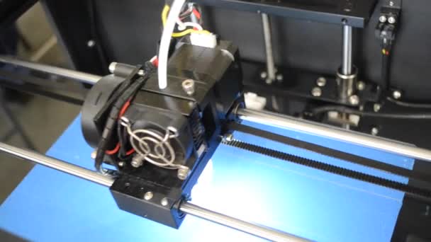 3D-printer afdrukken boven — Stockvideo