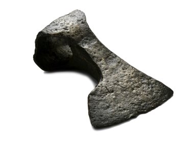 Beyaz bir antik tarihi metal balta