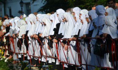 Kiev, Ukrayna, Rus Kiev Pechersk Lavra - 27 Temmuz 2013 - vaftiz onuruna kutlama ayini: merhamet rahibesi