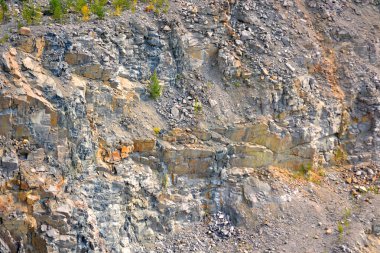 Granit ocağı duvarına