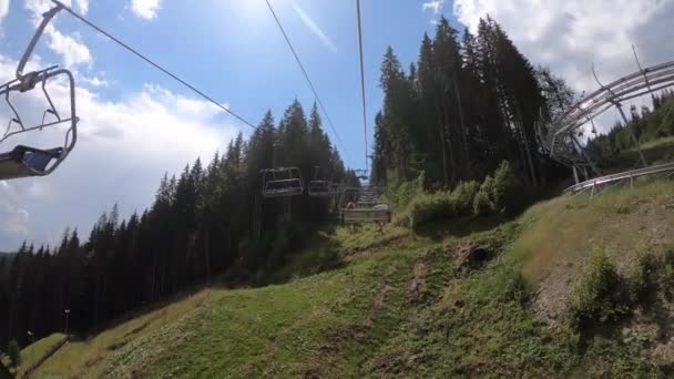 Movimento de teleférico na floresta — Vídeo de Stock