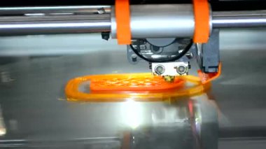 3d yazıcı turuncu nesne turuncu renkli yakın plan yazdırır.