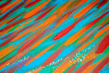 Renkli fırça darbelerinin parlak sanat arkaplanı boya yaptı. Çeşitli fırça hatları yakın plan. Soyut renkli arkaplan. Boyayla boyanmış rengarenk parlak çizgiler. Resim çizimi