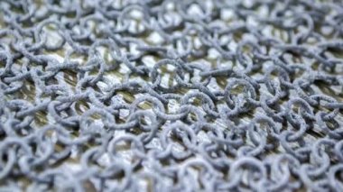 Polyamide tozunun 3D yazıcısına yakın plan yazdırılmış nesne