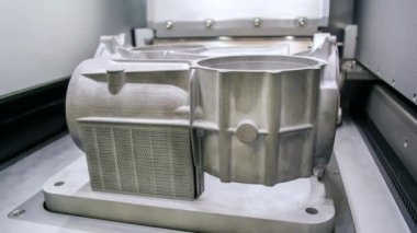 Bir lazer sinterleme makinesinde oluşturulan bir model.